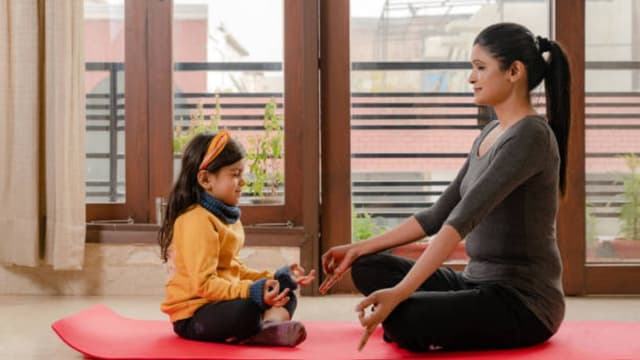 🧘‍♀️ 10 Simple Yoga for Moms – Relax, Recharge, and Rejuvenate